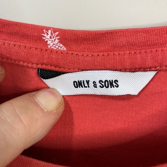 Only & Sons Short Sleeve Men's Pineapple Ditsy Fitted Tee Size EU Small‎ - Picture 2 of 8